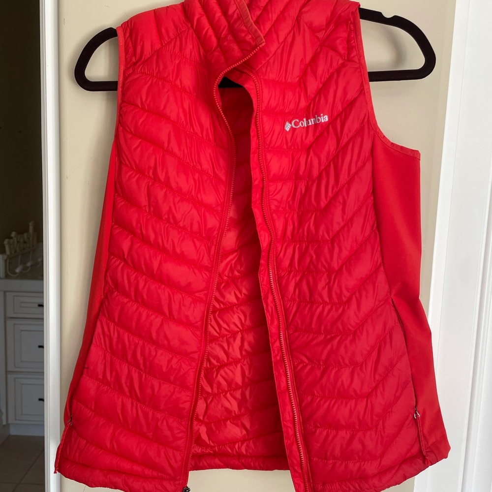 Columbia red Vest size medium